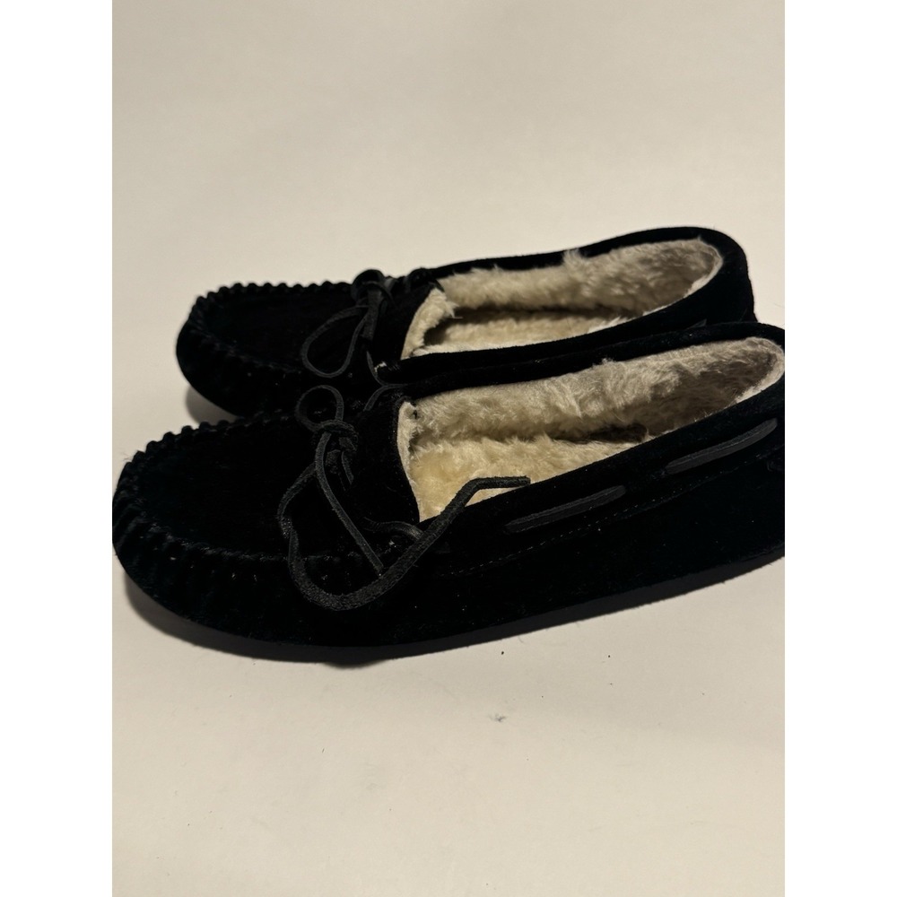 Minnetonka Cally Womens Size 8 Black Suede Slip On Moccasins Slippers
